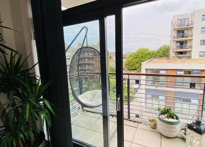 Cosy 1 Bedroom Apartment With Balcony Near Chiswick London