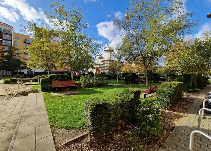 Beautiful Penthouse With Private Terrace In Greenwich Peninsula