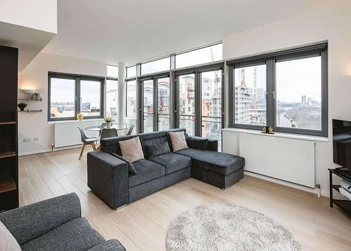 Beautiful Penthouse Apartment With Private Terrace In Greenwich Peninsula London