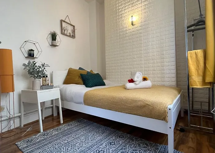 Room In Oxford Street