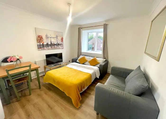 2 Bed Flat Privite In Canada Water