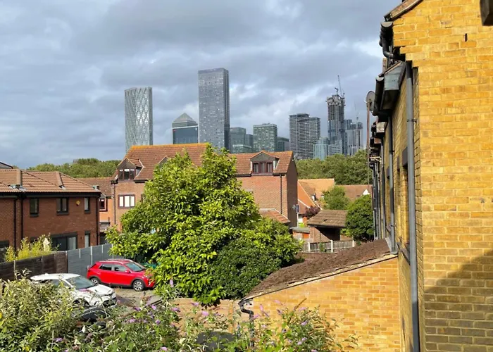 2 Bed Flat Privite In Canada Water