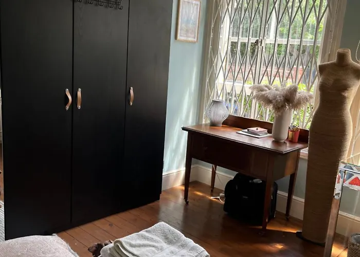 Dawn And Dudley The Sausage Dog'S Parkside Home