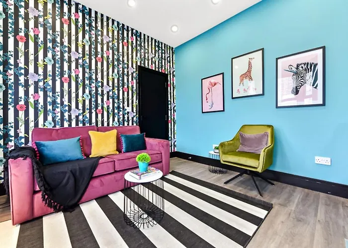 Bright & Colourful House - Best For A Large Groups Londres