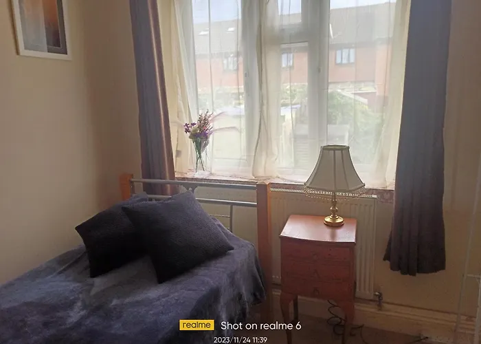 Goldy'S Place In E17