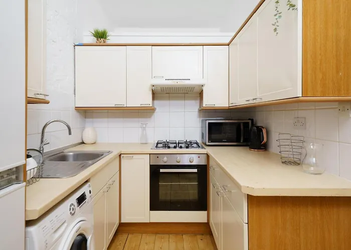 Modern 4-Bedroom In Fulham, London
