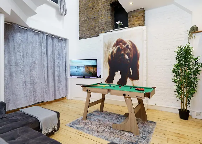 Modern 4-Bedroom In Fulham, London