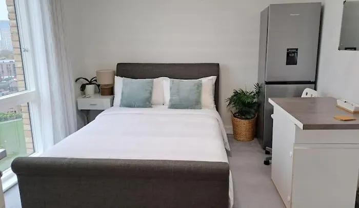 Cozy Double Room With Large En Suite Near Canary Wharf London With Amazing Views In A Shared Apartment