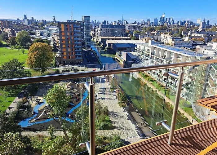 Cozy Double Room With Large En Suite Near Canary Wharf London With Amazing Views In A Shared