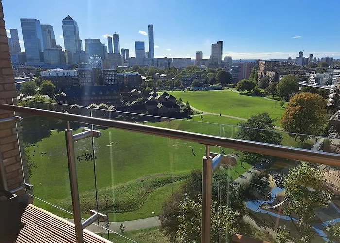 Cozy Double Room With Large En Suite Near Canary Wharf London With Amazing Views In A Shared