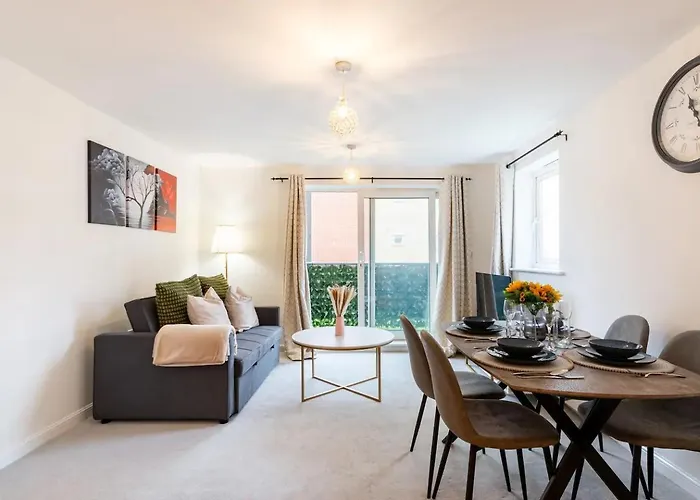 Live The Wembley Buzz! Stylish Flat Near Station & Amenities Apartment London
