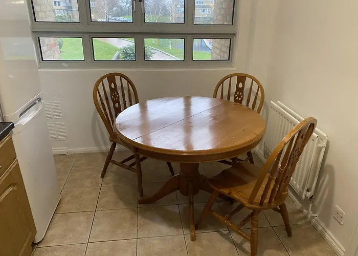 Spacious 2 Bed Dulwich Flat Green Views