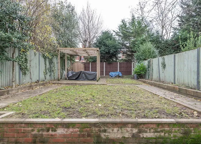 Quirky, Vintage 2 Bed Flat