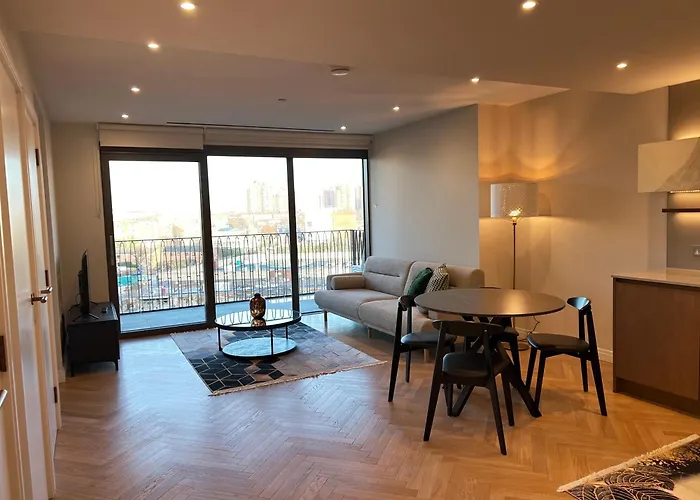 2 Bedroom Modern Family Flat- Fulham London