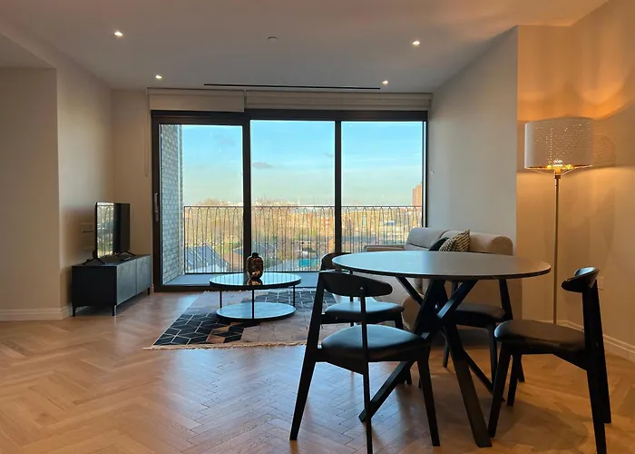 2 Bedroom Modern Family Flat- Fulham London
