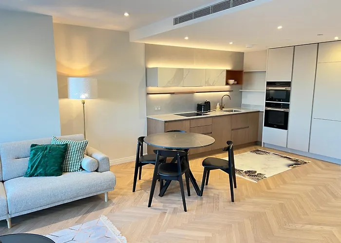 2 Bedroom Modern Family Flat- Fulham London
