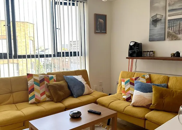Stoke Newington Deluxe Flat