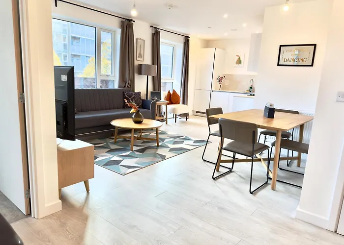 3Bedroom, 2Bathroom, Balcony, Luxury Flat Westfield