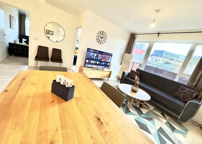3Bedroom, 2Bathroom, Balcony, Luxury Flat Westfield