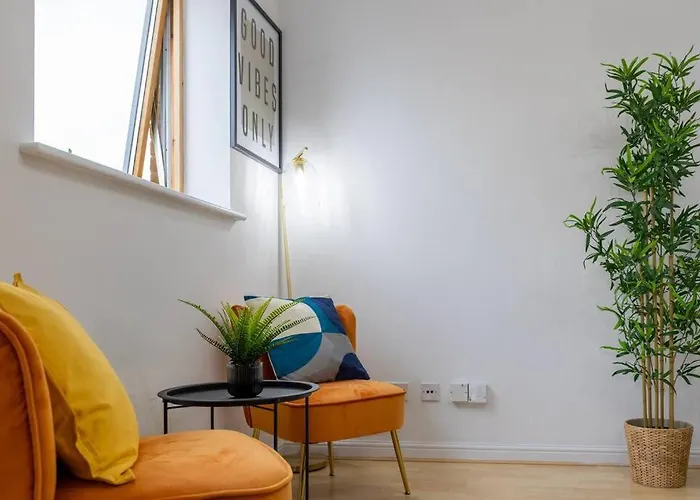 Morden London , By The Sea With Free Parking