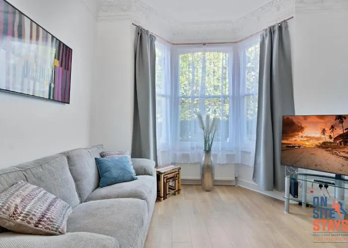 Onsitestays: Tranquil Wimbledon 2BR with Garden