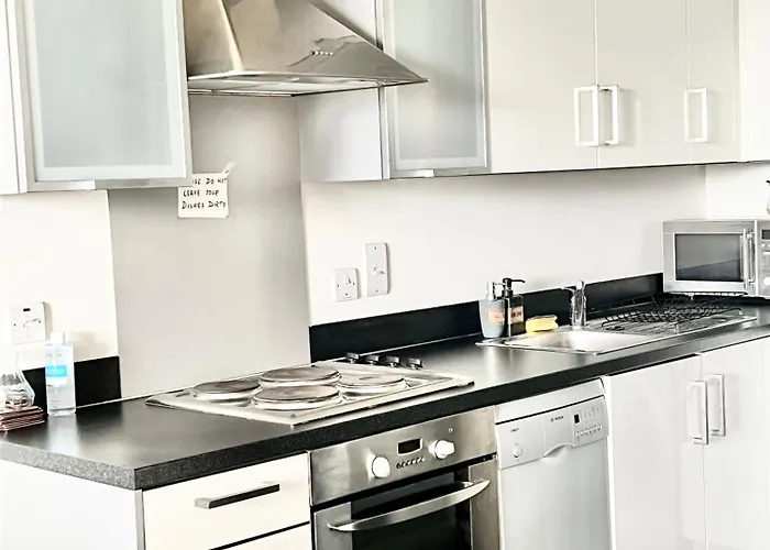 Central London Skyline View Highest Floor Service Apartment
