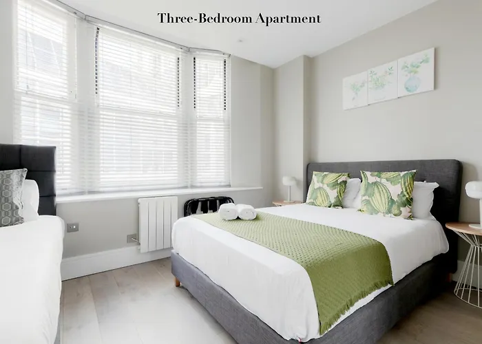 Superb Apartments Opposite Edgware Road Station Londra