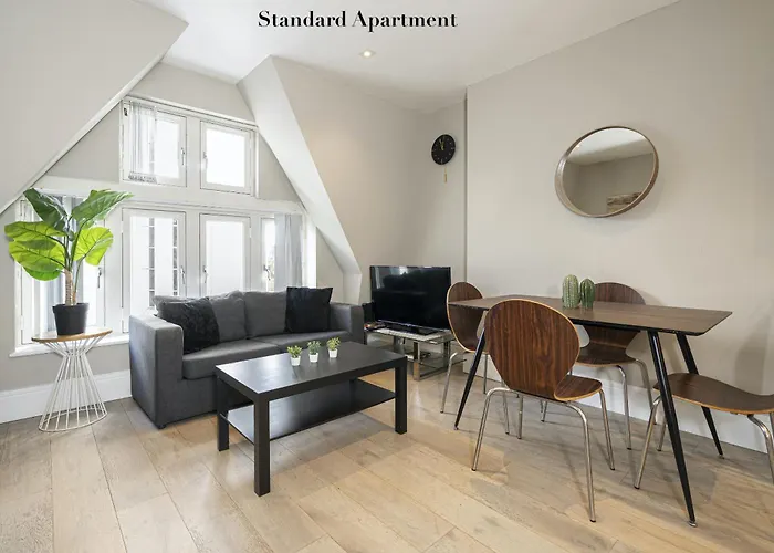 Superb Apartments Opposite Edgware Road Station Londen