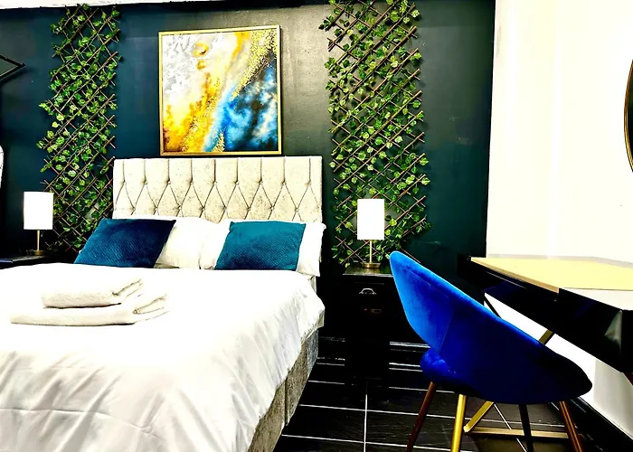 Duke And Duchess Apartments And Rooms - Private In Room Hot Tub Suites