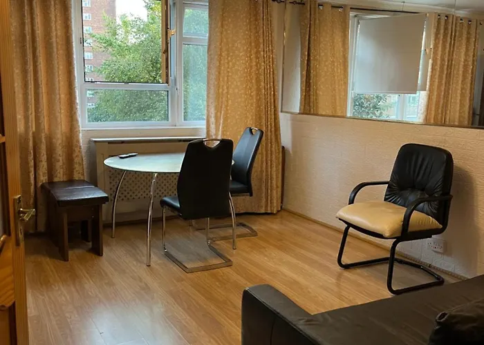 1 Bedroom Flat Close To City With Free Parking Arrangement