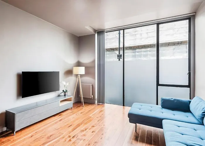 Modern Spacious Apartment In Islington London