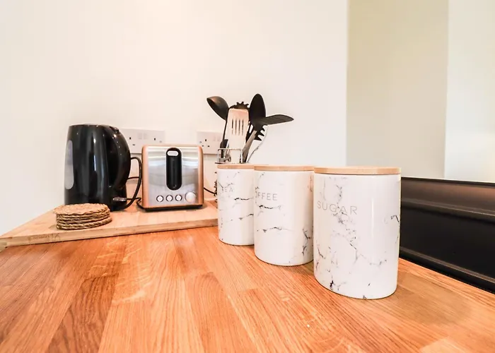 Right By Oval Station 2-Bed Flat ! Free Wifi!