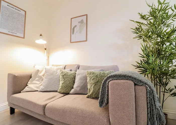 Right By Oval Station 2-Bed Flat ! Free Wifi!