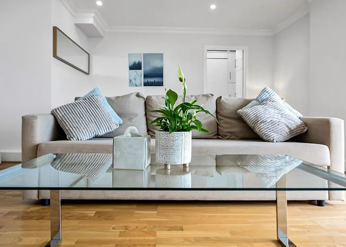Stunning Flat On King'S Road, Chelsea With Balcony