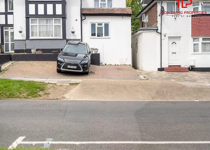 Arch-View Apartment 1 By Icon Living Properties Short Lets & Serviced Accommodation Wembley