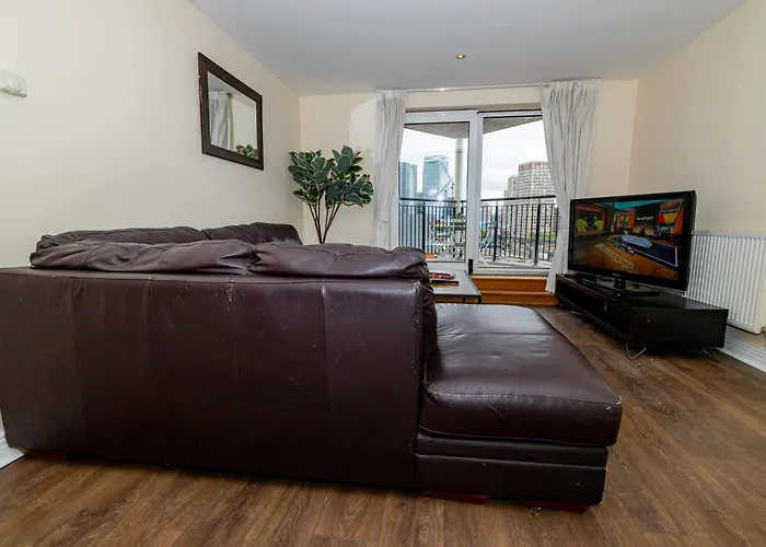 Two Bed Near Canary Wharf
