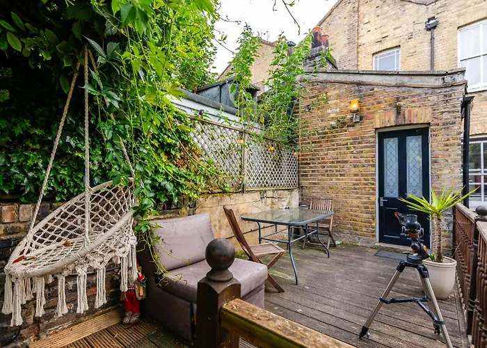 Master En - Suite Townhouse Double With Garden & Hot Tub