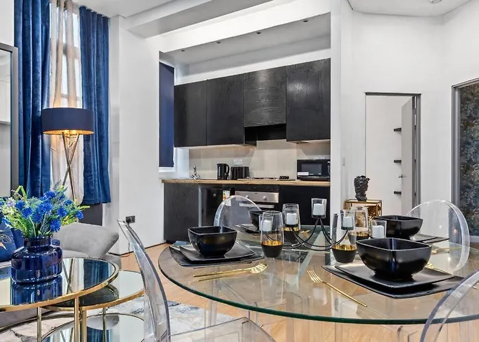 Two Bedroom Flat Right Opposite To Harrods Kb15