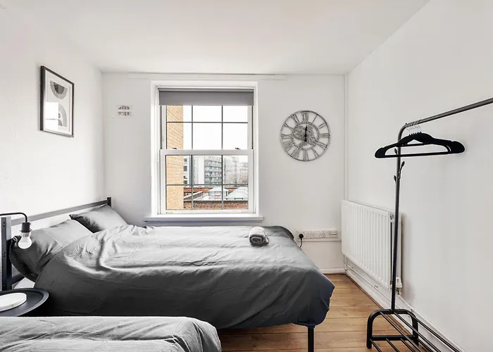 Sleek Shoreditch Hideout - 2 Bed Gem With Balcony In Central Londres