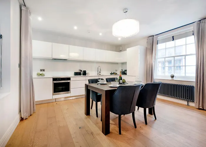 Aircon 2 Bedr, 3 Beds, 2 Bath Covent Garden, Subway