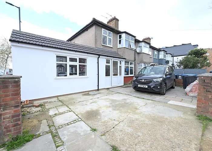Spacious 5 Bedroom House Next To Tottenham Stadium