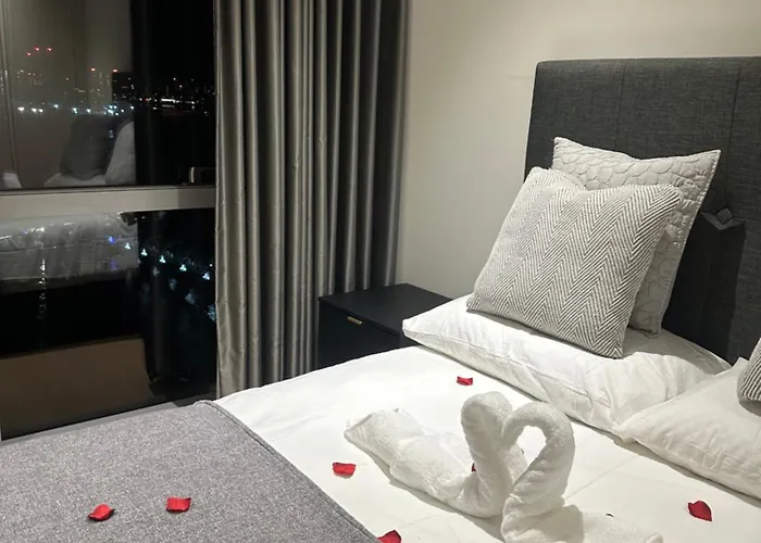 Luxury Apartment - 2 Minute Walk From The O2 Arena