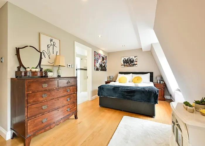 Magnificent 2 Bed Hyde Park Mews House