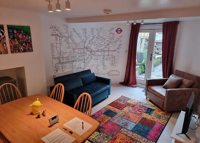 Entire Ground Floor Flat, Free Off-Street Parking And Large Garden