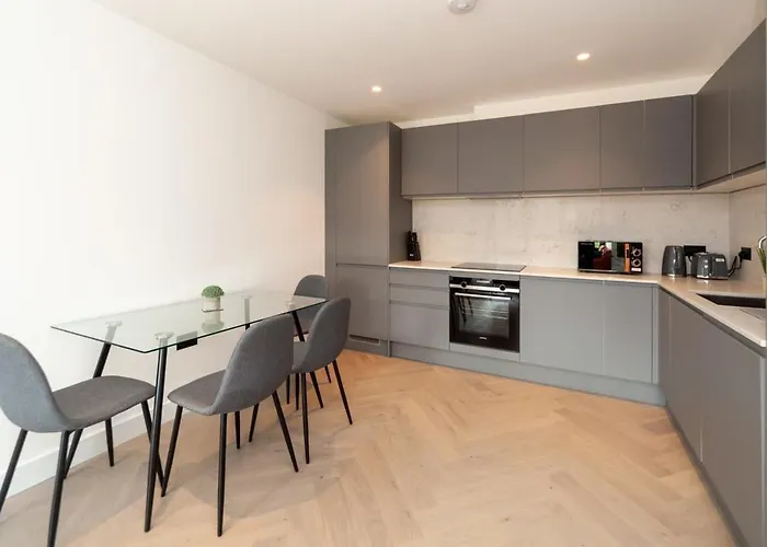 Modern 2 Bedroom Apartment In Wimbledon