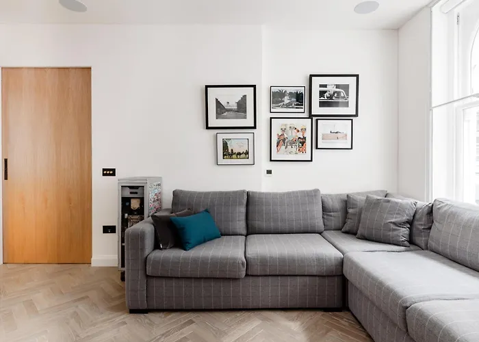 Modern Apartment & Rooms At Charing Cross