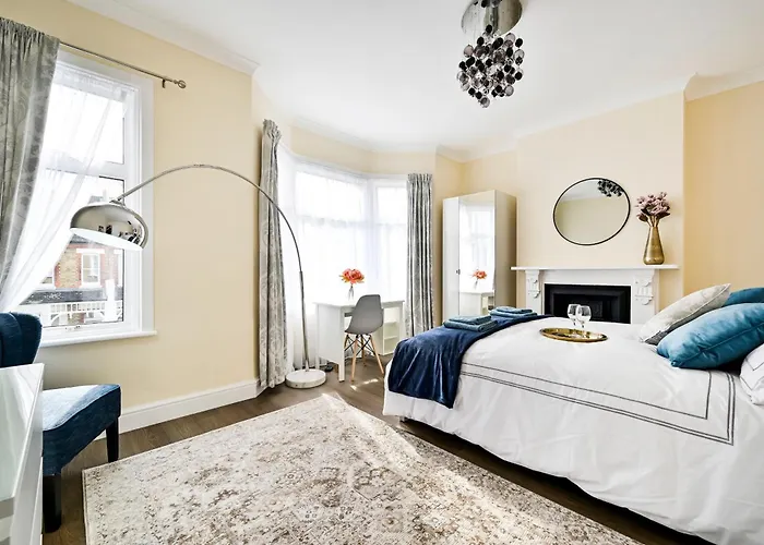 A Two Bedroom A Stride Away From Meridian Greenwich London