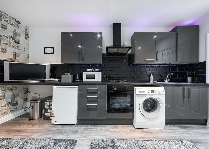 Whitechapel Grand Apartment London