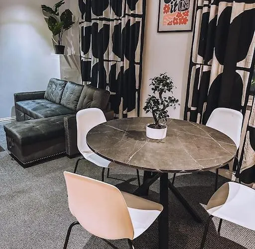Modern 2 Bedroom Flat In Balham