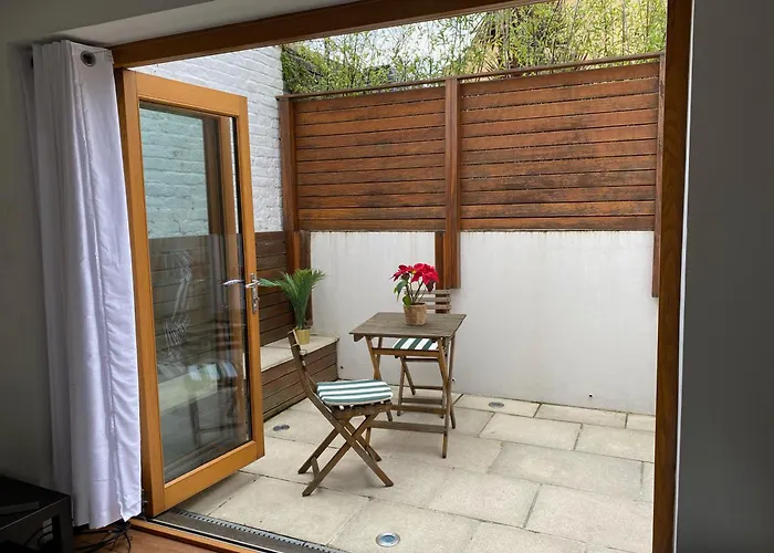 Boutique Putney Riverside Apartment